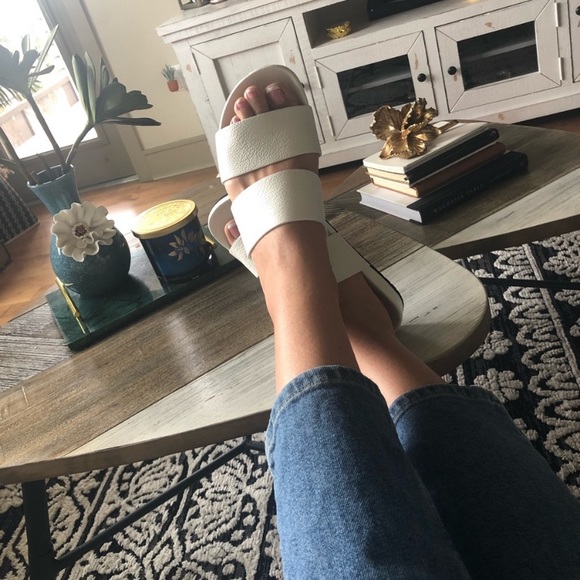 Vince Shoes - Vince Georgie 6.5 white leather slide sandals flat